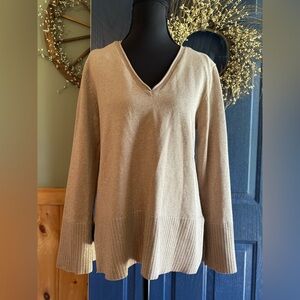Cable & Gauge Tan V-Neck Sweater with Relaxed Fit NWT